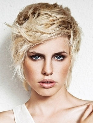 Ashley Wuilleuin kratke frizure